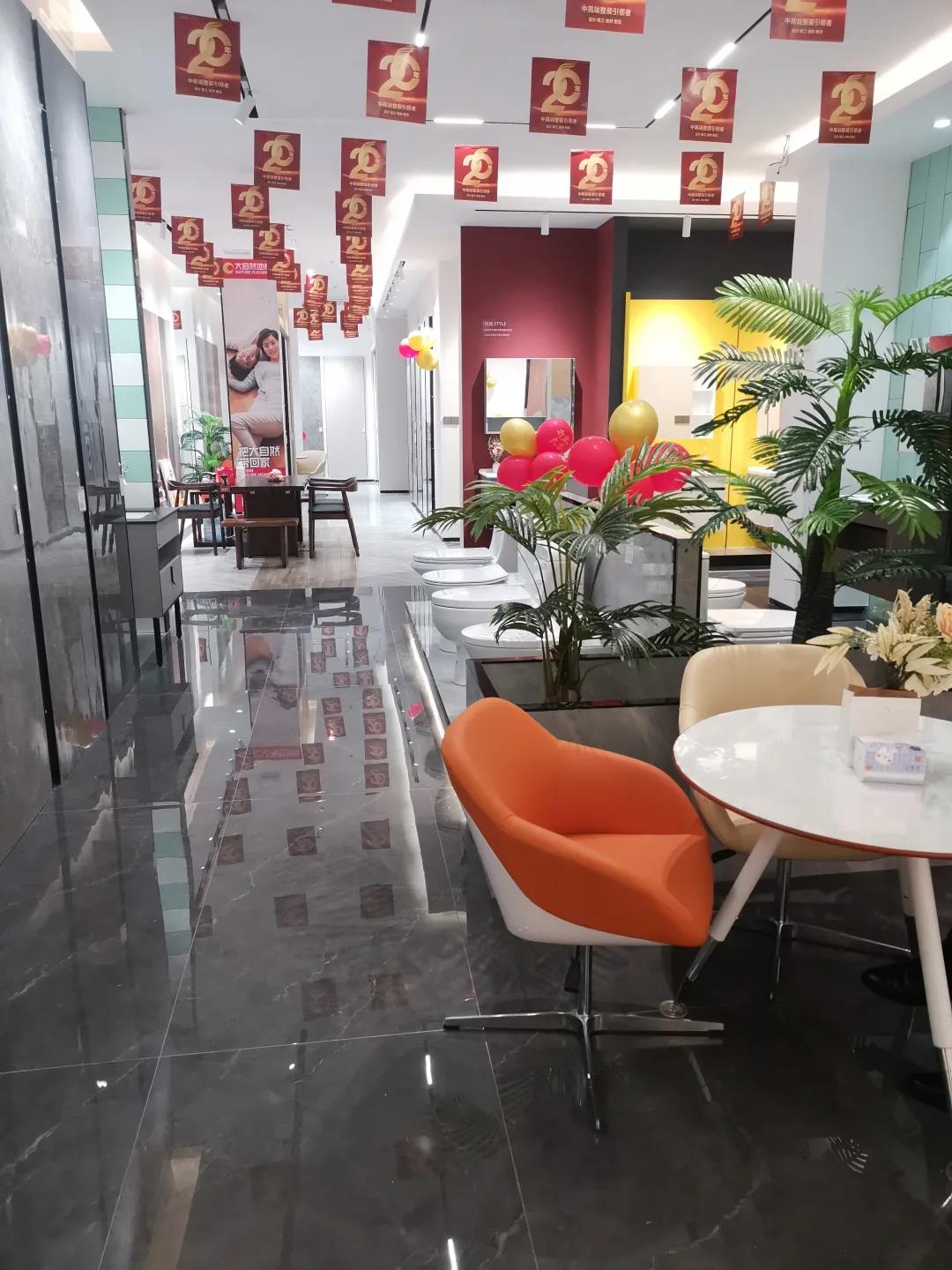 聽說，華美樂這2家店，開業(yè)第一天就被擠爆了！